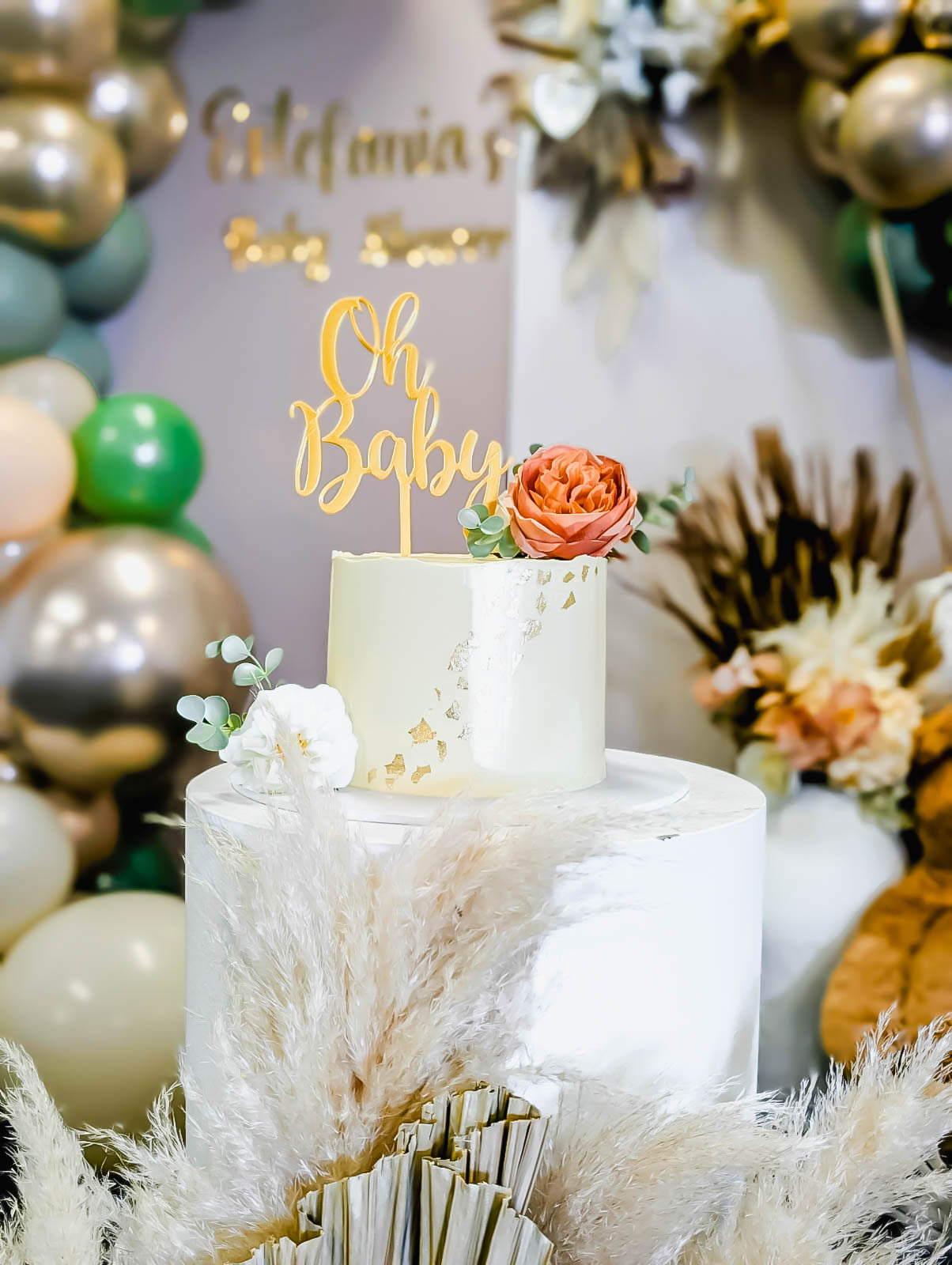 Perfect cake for baby shower with flowers